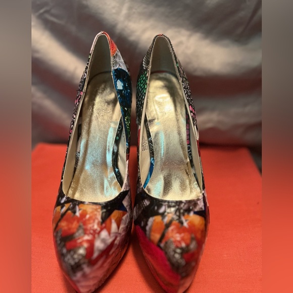 Madden girl Rossette modern design high heels. Women’s size 7.5 - Picture 4 of 9